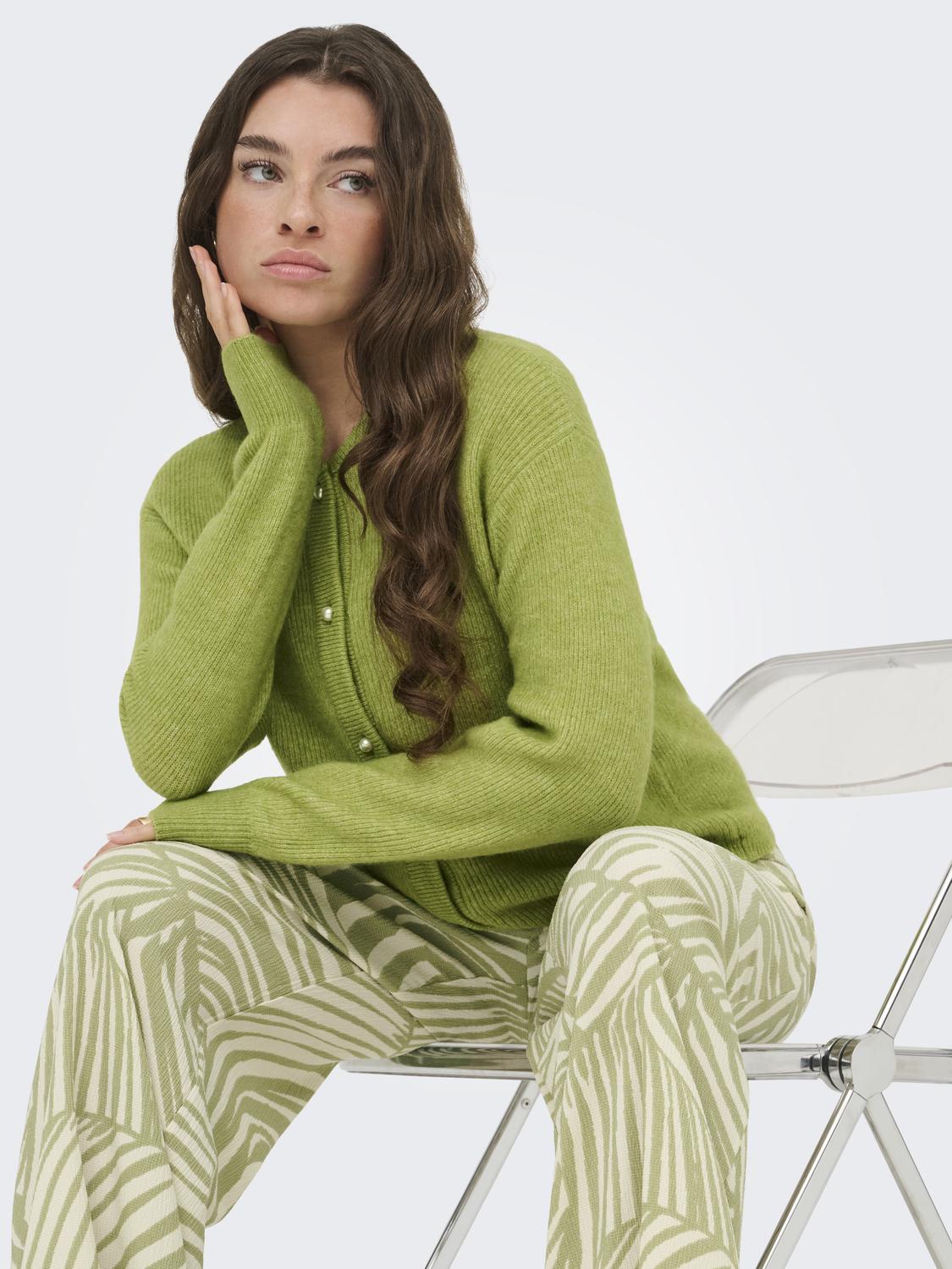 model_shot-creative
